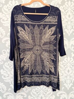 💫4/$25 • Edista Navy Paisley Medallion Scoop-Neck Tunic
